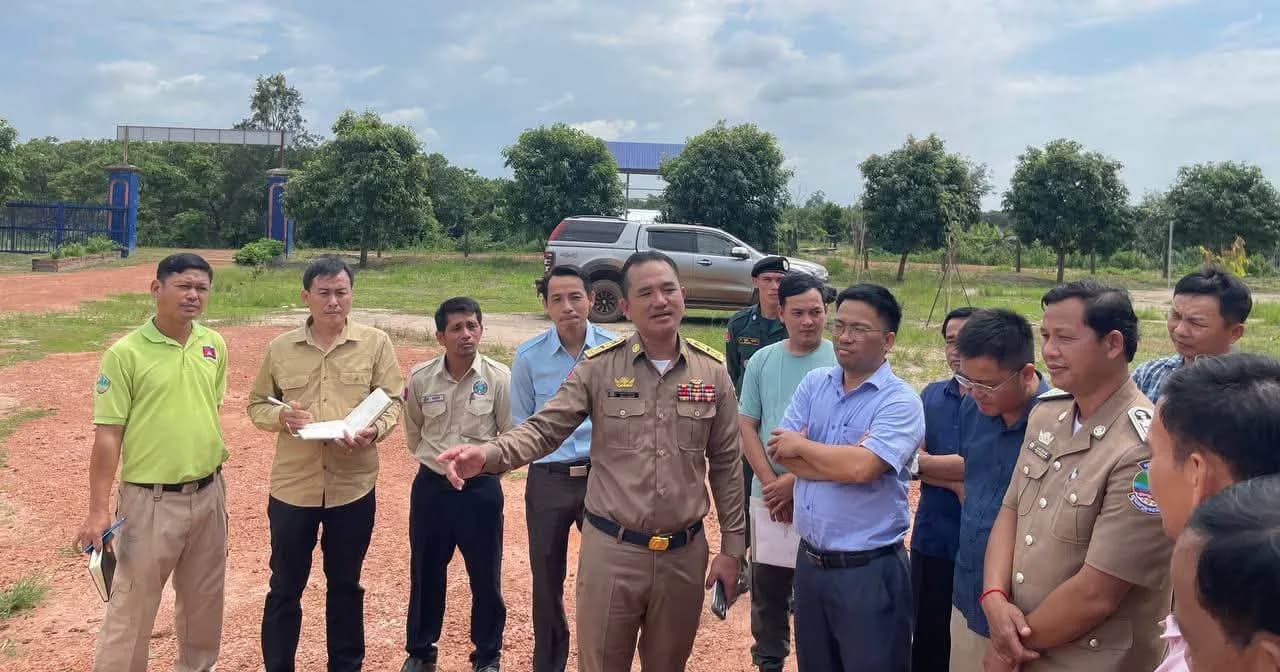 ឯកឧត្តម សាម សុជាង អភិបាលរង ខេត្តរតនគិរី នៅថ្ងៃទី២២ ខែកក្កដា ឆ្នាំ២០២៦ បានបន្តដឹកនាំមន្រ្តីជំនាញ ចុះត្រួតពិនិត្យការបញ្ចេញកាកសំណល់រឹង ឬបង្ហូរសំណល់រាវ នៅក្រុមហ៊ុន ក្រុងប៊ុក អភិវឌ្ឍន៍កៅស៊ូ ស្ថិតនៅភូមិតាវែង ឃុំតាវែងលើ ស្រុកតាវែង ។