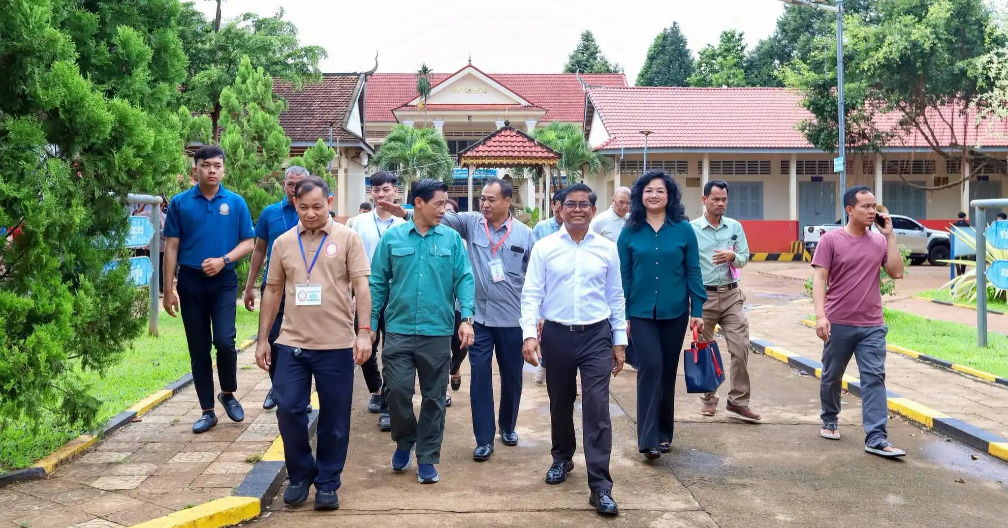 អភិបាលខេត្តរតនគិរី អញ្ជើញចុះពិនិត្យមណ្ឌលប្រឡងសញ្ញា បត្រមធ្យមសិក្សាទុតិយភូមិ សម្រាប់ឆ្នាំសិក្សា ២០២៥- ២០២៦ នៅមណ្ឌលប្រឡងវិទ្យាល័យសម្តេចឪ-សម្តេចម៉ែ
