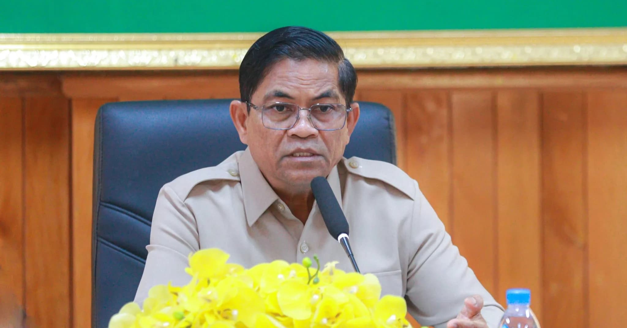 ឯកឧត្តម ញ៉ែម សំអឿន អភិបាល នៃគណ:អភិបាលខេត្ត រតនគិរី និងជាប្រធានគណ:កម្មាធិការ គ្រប់គ្រងដីរដ្ឋថ្នាក់ខេត្ត នៅព្រឹកថ្ងៃទី១០ ខែមិថុនា ឆ្នាំ២០២៦ នេះ បានដឹកនាំ កិច្ចប្រជុំពិនិត្យ ពិភាក្សា និងដោះ ស្រាយករណីដីចម្ការកៅស៊ូឯកជន ចាងស៊ូ អភិវឌ្ឍន៍ នៅឃុំ ញ៉ាង ស្រុកអូរយ៉ាដាវ ដែលបានធ្វើឡើងនៅសាលប្រជុំអគារBសាលាខេត្ត៕