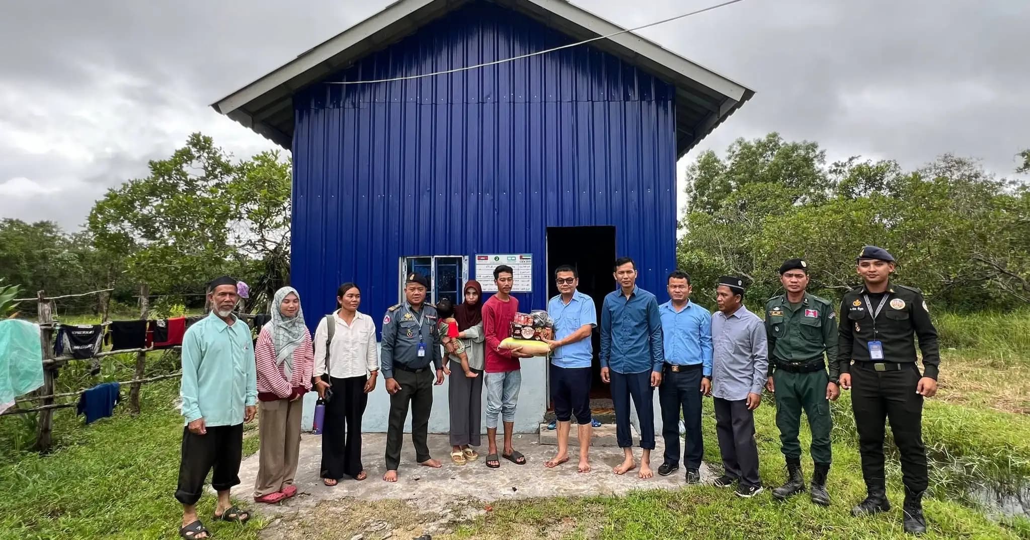 ពលរដ្ឋឃុំកណ្តោលចំនួន៣០គ្រួសារ ទទួលស្បៀងអាហារពីអាជ្ញាធរស្រុកបូទុមសាគរ