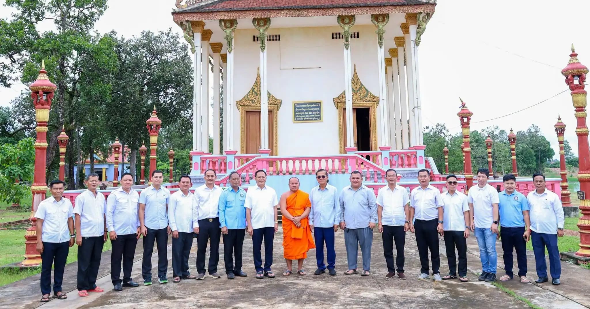 ឯកឧត្តម​ គិត ទ្រី និង​ ឯកឧត្តម ថង សាវុន អញ្ជើញប្រគេនទៀនវស្សា គ្រឿងទេយ្យទាន​ និងបច្ច័យប្រគេនព្រះសង្ឃចំនួន៨វត្ត ក្នុងស្រុកវ៉ើនសៃ ខេត្ត​រតនគិរី​