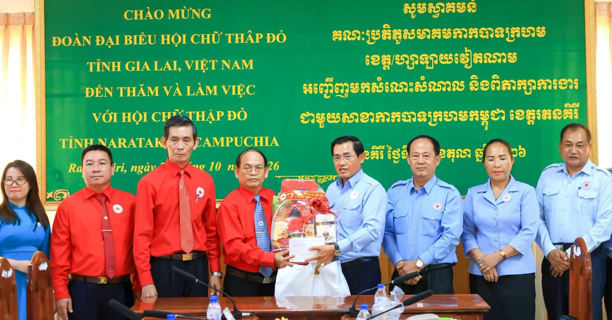 គណៈប្រតិភូសមាគមកាកបាទក្រហម ខេត្តហ្សាឡាយវៀតណាម ជួបសំណេះសំណាល និងពិភាក្សាការងារជាមួយកាកបាទក្រហមកម្ពុជាខេត្តរតនគិរី