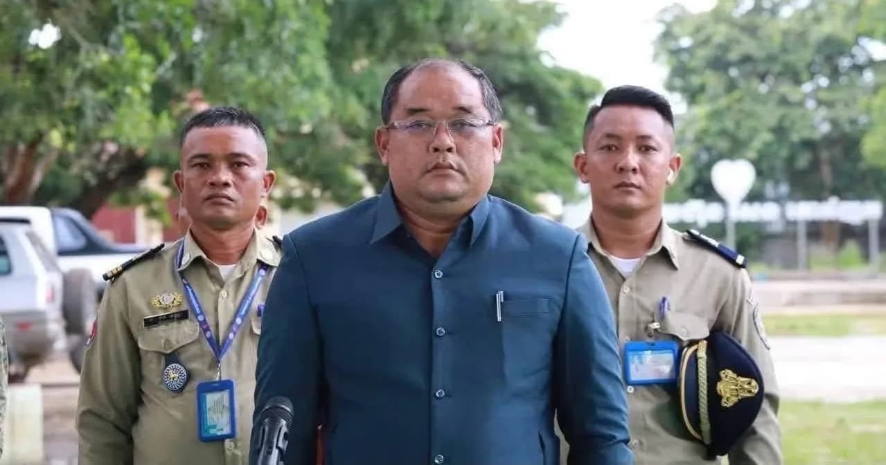 អាជ្ញាធរស្រុកកោះញែក ចុះផ្សព្វផ្សាយពីច្បាប់ចរាចរណ៍ ផលប៉ះពាល់ពីគ្រឿងញៀន ក្រមបរិស្ថាន ដល់សិស្សានុសិស្សវិទ្យាល័យ ហ៊ុន សែនកោះញែក