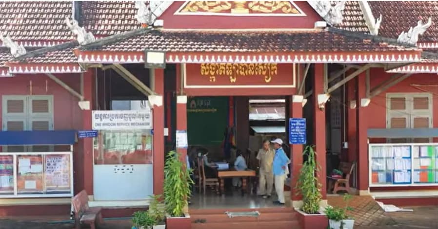 បទយកការណ៍៖ វឌ្ឍនភាពការងារកសាង និងអភិវឌ្ឍន៍ហេដ្ឋារចនាសម្ព័ន្ធផ្លូវបេតុងជូនប្រជាពលរដ្ឋ សង្កាត់ឡាបានសៀក ក្រុងបានលុង ខេត្តរតនគិរី ។