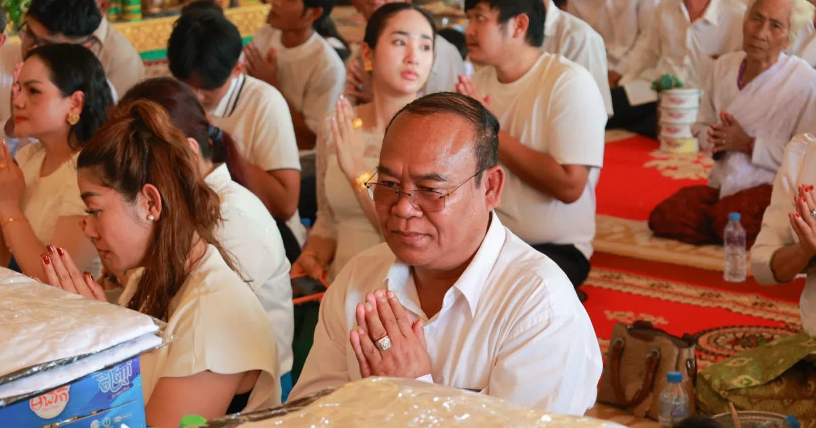 ឯកឧត្តម មូល សំវាំង សមាជិកក្រុមប្រឹក្សាខេត្ត និង ឯកឧត្តម វ៉ាន់ សោភា អភិបាលរងខេត្ត នាំយកទេយ្យទានចង្ហាន់បិណ្ឌបាត្រ និងបច្ច័យប្រគេនព្រះសង្ឃចំនួន ៨វត្ត នាឱកាសពិធីបុណ្យភ្ជុំបិណ្ឌ