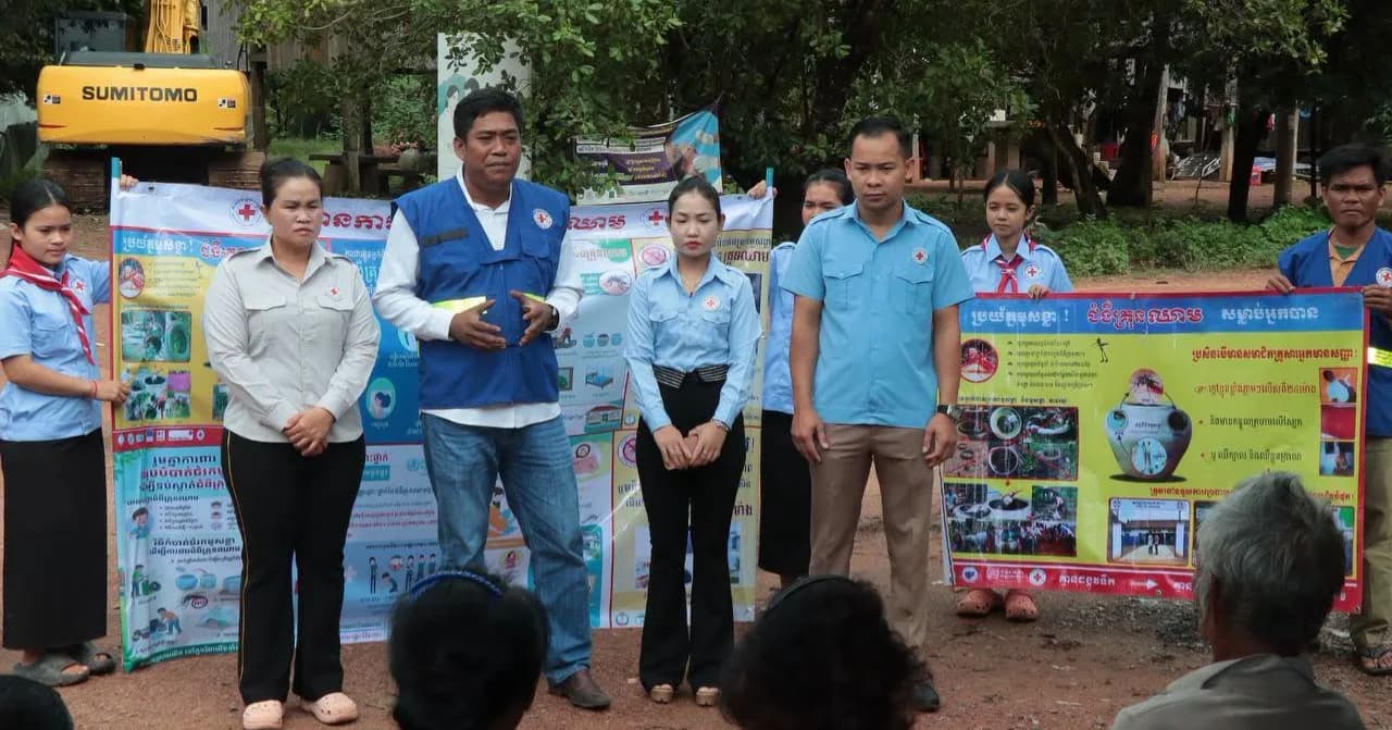 មន្រ្តីប្រតិបត្តិសាខាកាកបាទក្រហមកម្ពុជាខេត្តរតនគិរី បន្តចុះធ្វើយុទ្ធនាការ ផ្សព្វផ្សាយអំពីជំងឺគ្រុនឈាម ជូនប្រជាពលរដ្ឋនៅស្រុកវើនសៃ